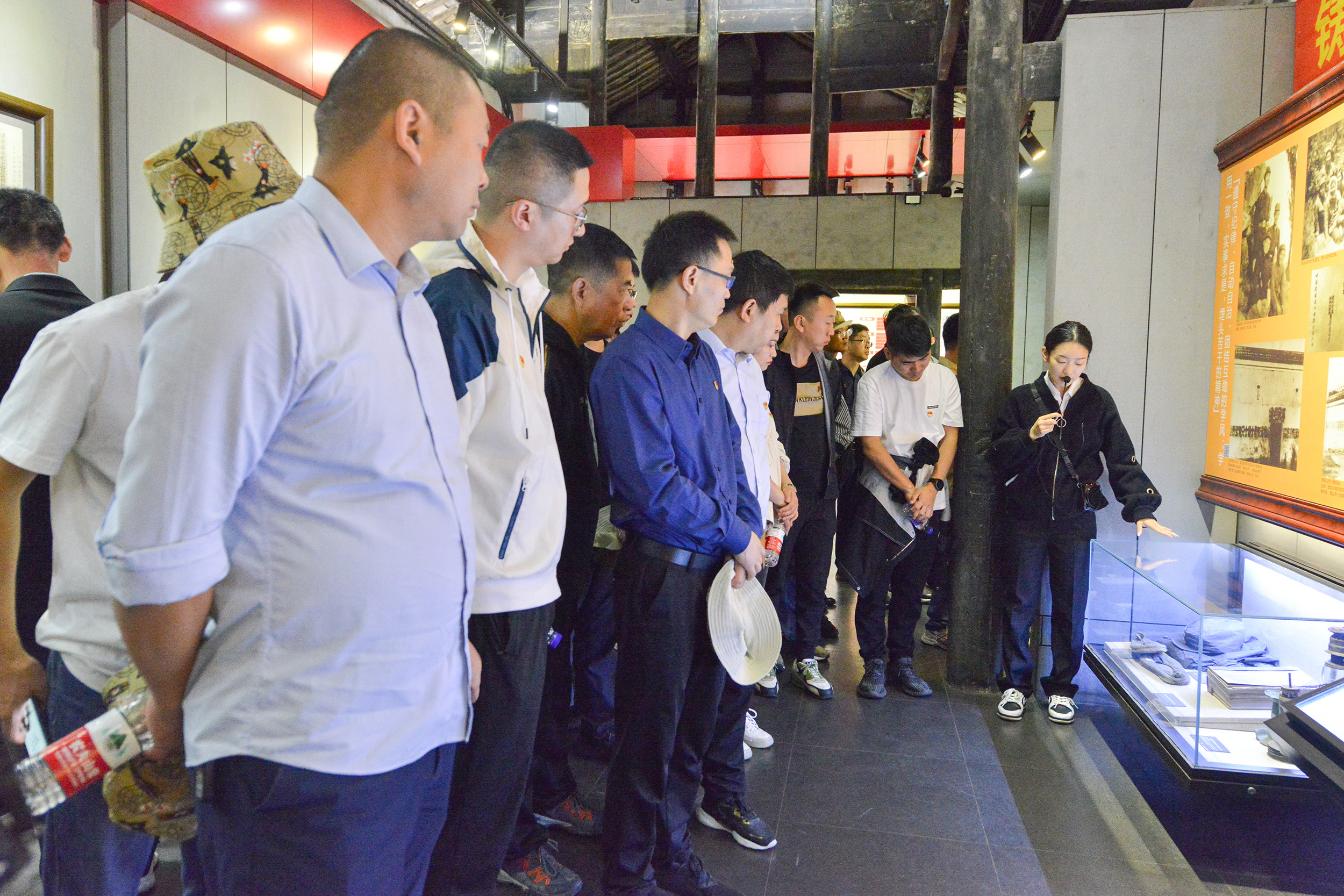 走訪紅色基地 領(lǐng)悟初心使命——巨人集團(tuán)黨委開(kāi)展黨建活動(dòng) 走訪紅色基地 領(lǐng)悟初心使命——巨人集團(tuán)黨委開(kāi)展黨建活動(dòng)