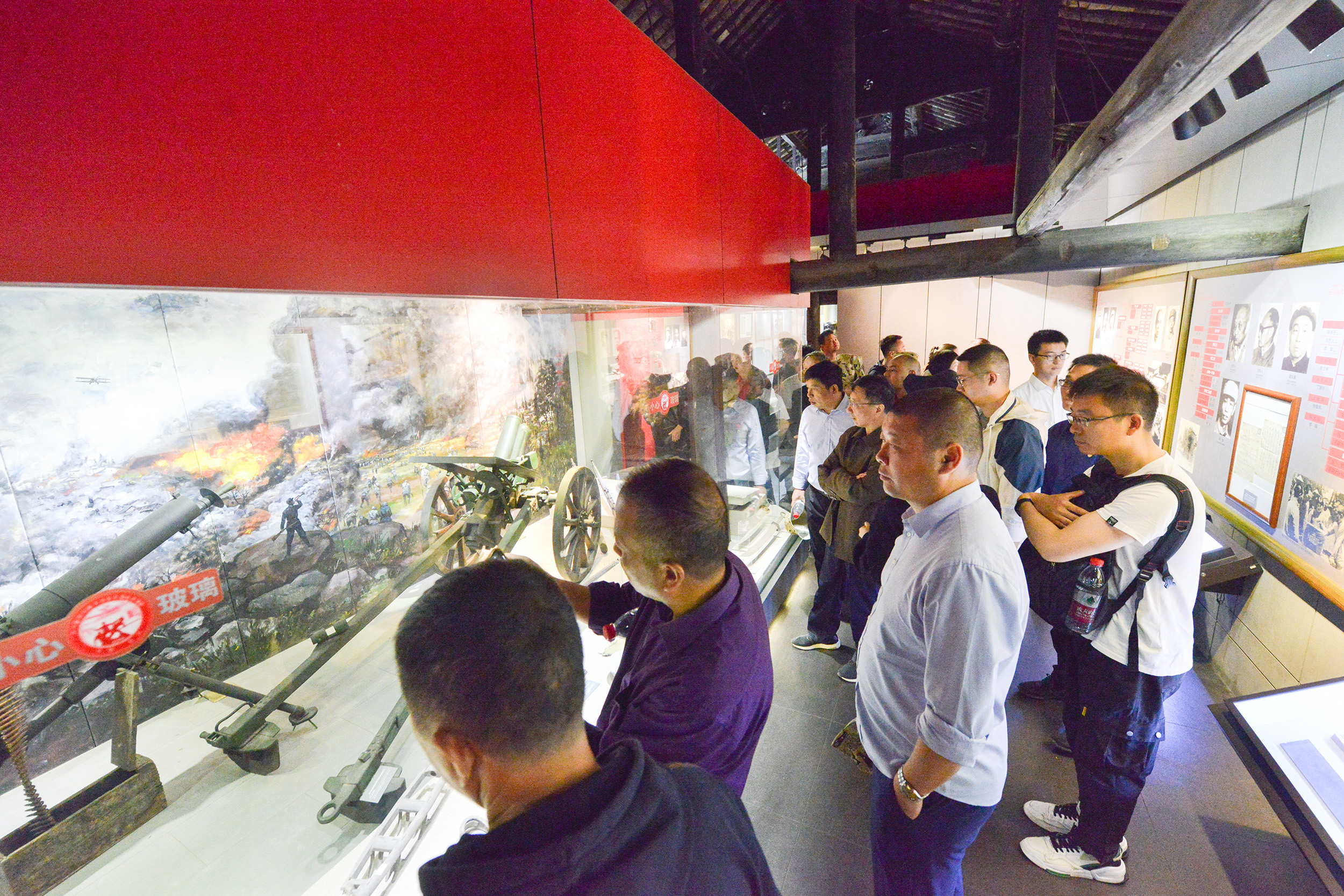 走訪紅色基地 領(lǐng)悟初心使命——巨人集團(tuán)黨委開(kāi)展黨建活動(dòng) 走訪紅色基地 領(lǐng)悟初心使命——巨人集團(tuán)黨委開(kāi)展黨建活動(dòng)