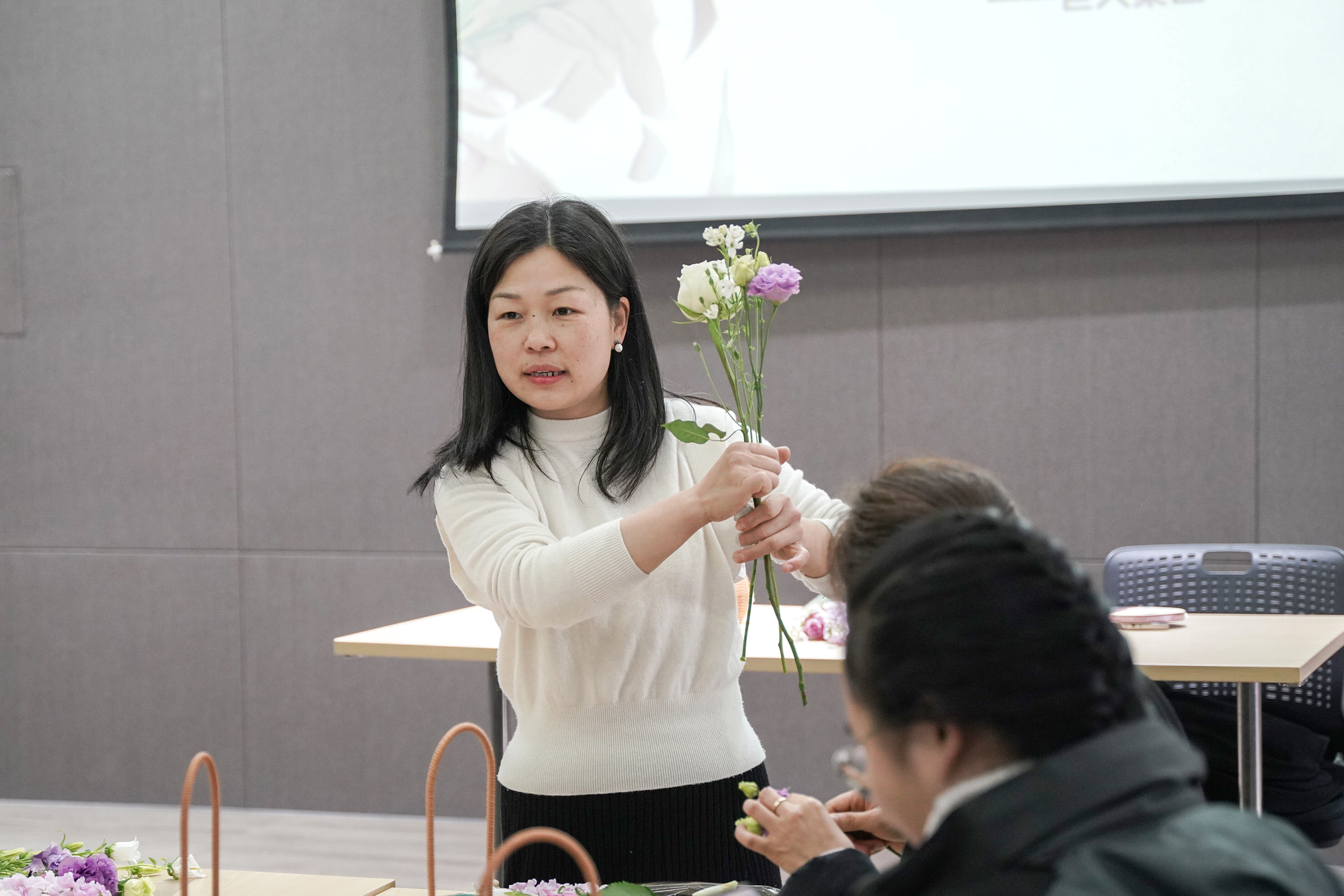 巾幗呈英姿 三春綻繁花——巨人集團婦女節(jié)活動