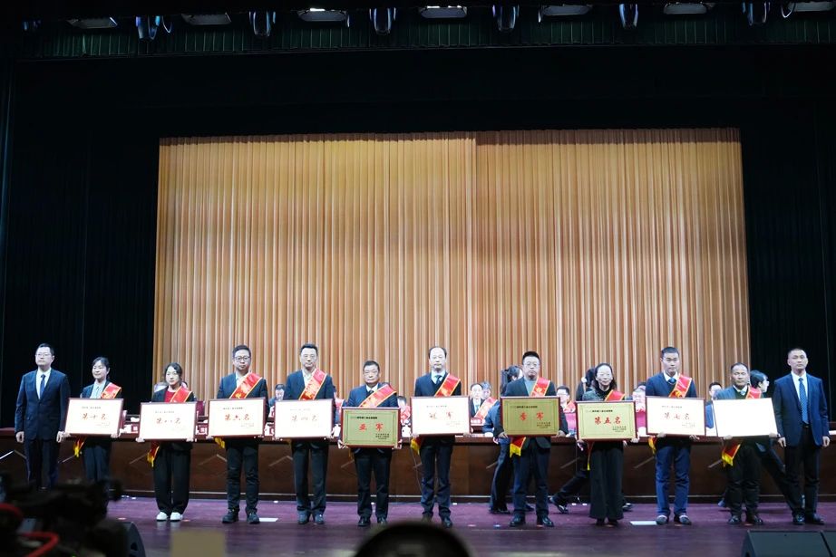 開(kāi)門紅 | 巨人集團(tuán)獲區(qū)多項(xiàng)表彰 開(kāi)門紅 | 巨人集團(tuán)獲區(qū)多項(xiàng)表彰