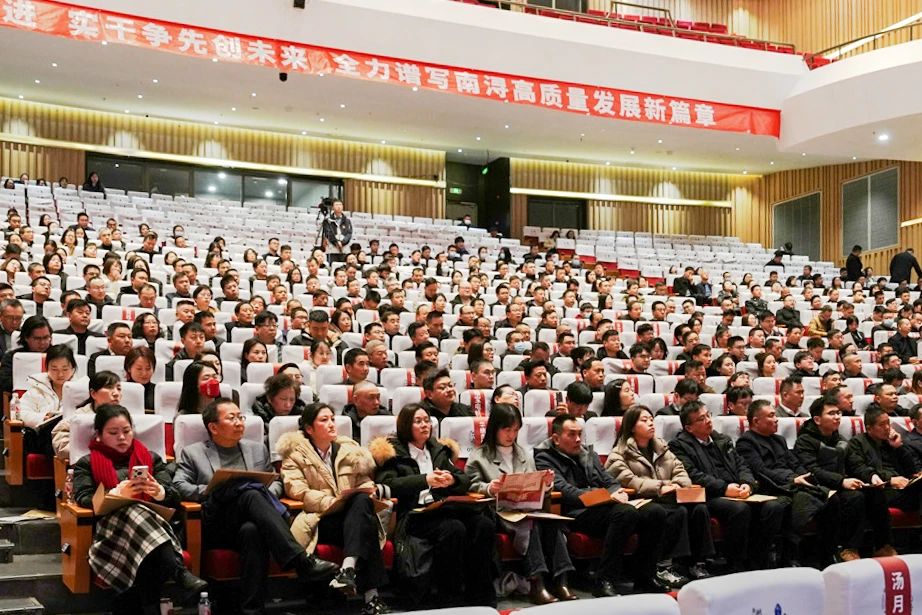 開(kāi)門紅 | 巨人集團(tuán)獲區(qū)多項(xiàng)表彰 開(kāi)門紅 | 巨人集團(tuán)獲區(qū)多項(xiàng)表彰