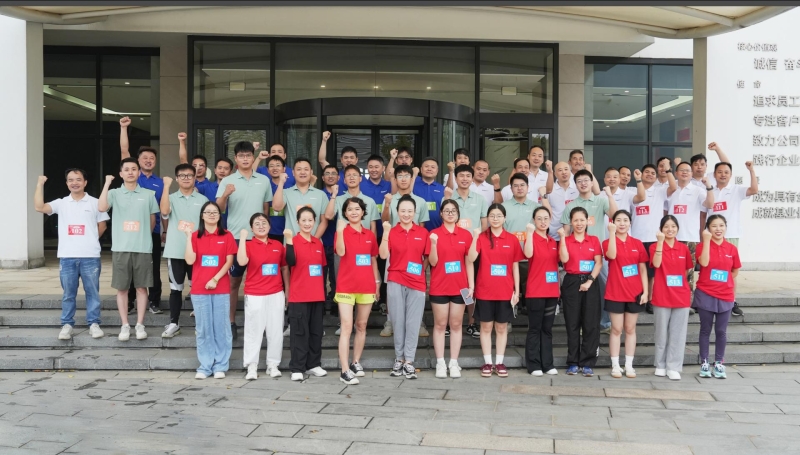 塔下再聚首 攀登勢(shì)正雄——巨龍電梯試驗(yàn)塔第六屆登高跑開(kāi)賽