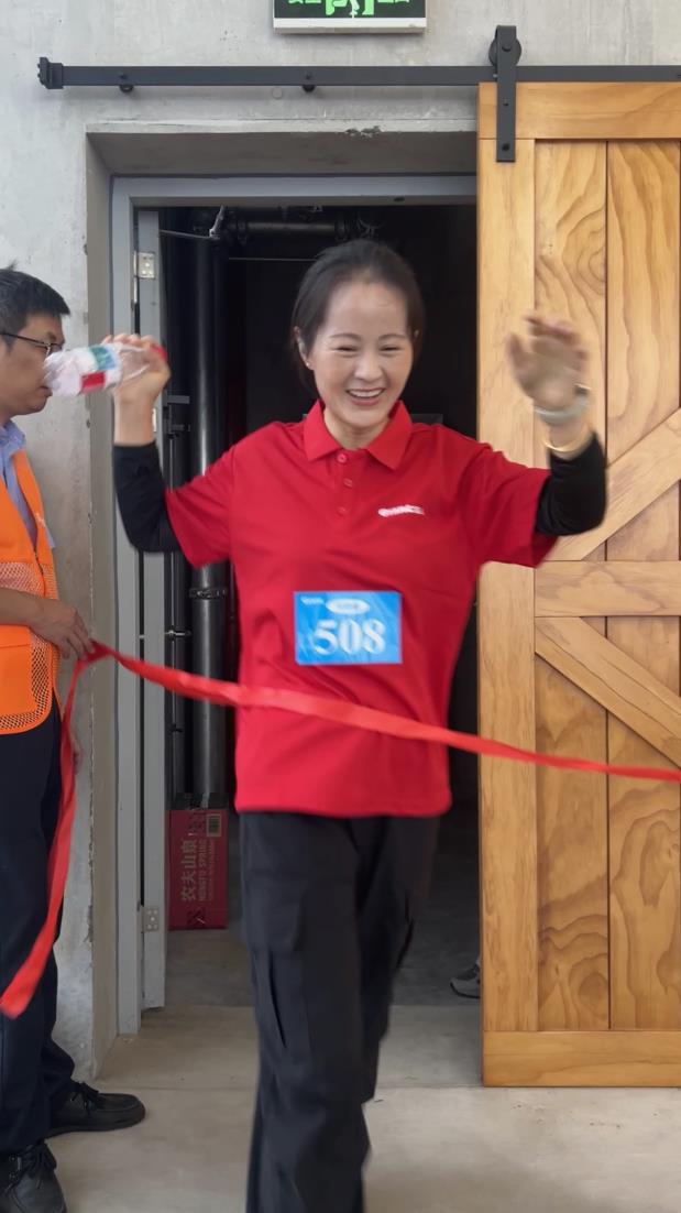 塔下再聚首 攀登勢正雄——巨龍電梯試驗塔第六屆登高跑開賽 塔下再聚首 攀登勢正雄——巨龍電梯試驗塔第六屆登高跑開賽