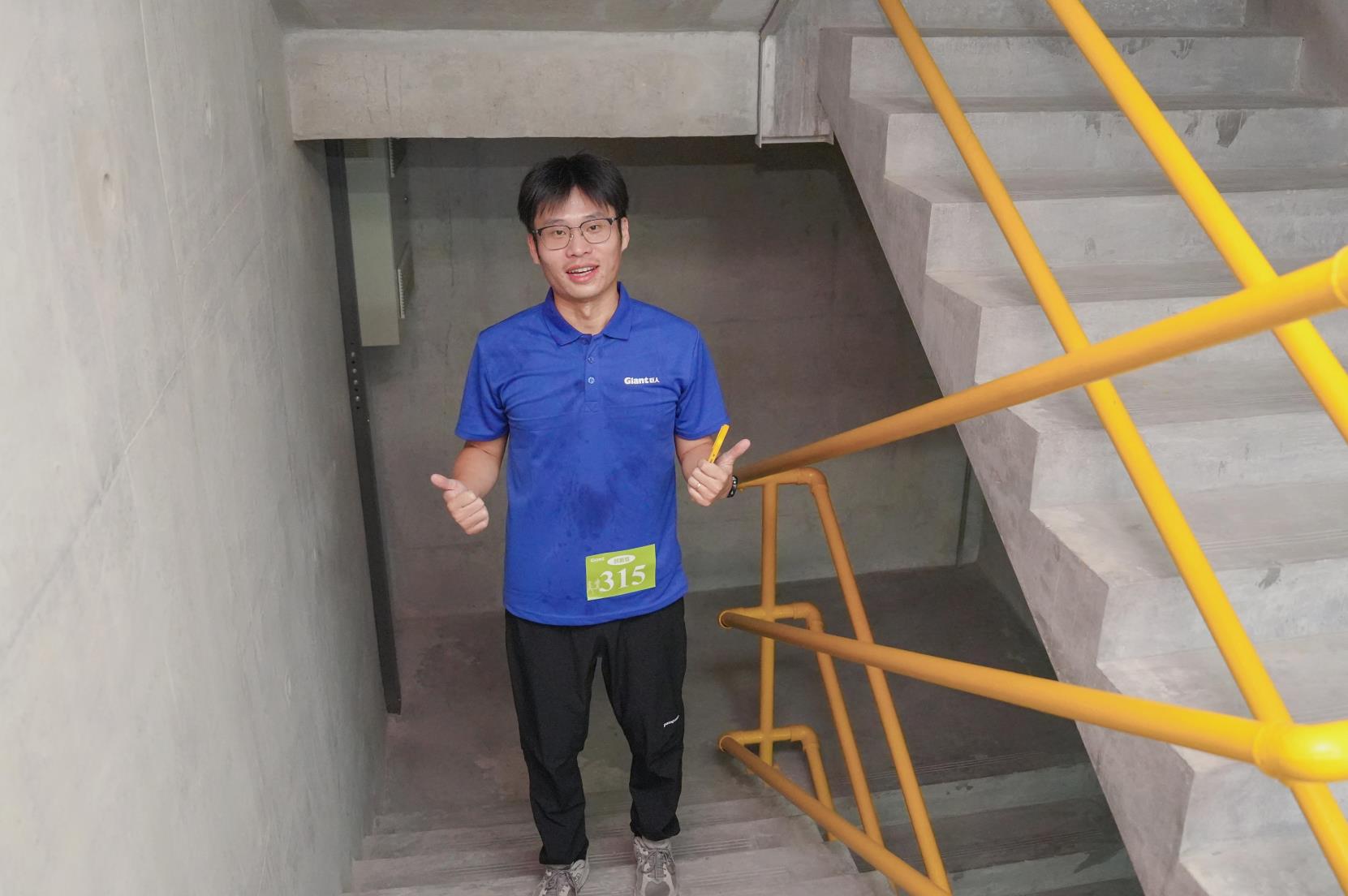 塔下再聚首 攀登勢正雄——巨龍電梯試驗塔第六屆登高跑開賽 塔下再聚首 攀登勢正雄——巨龍電梯試驗塔第六屆登高跑開賽